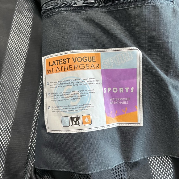 Men’s XL Rain Jacket In Great Condition - Picture 2 of 5